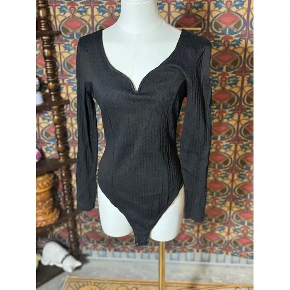 Black Ribbed Bodysuit Long Sleeve Deep V Neckline Casual Top - Picture 1 of 3